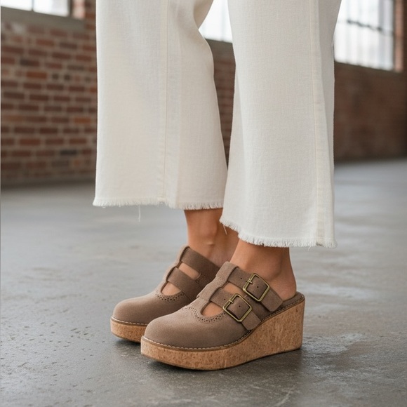 NIB Pierre Dumas Vegan Suede Close Toes Boho Mules Clog Wedge Heel Shoes Taupe - Picture 5 of 8